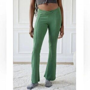 UO Out From Under Lola V-Front Green Ribbed Flared Lounge Yoga Pants Size Large
